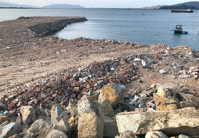 Xử[-]phạt[-]nghiêm[-]doanh[-]nghiệp[-]ngang[-]nhiên[-]lấp[-]đầm[-]Thị[-]Nại[-]